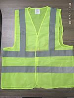 Жилет световозвращающий дешевый 80гр/м2 (4 полосы)