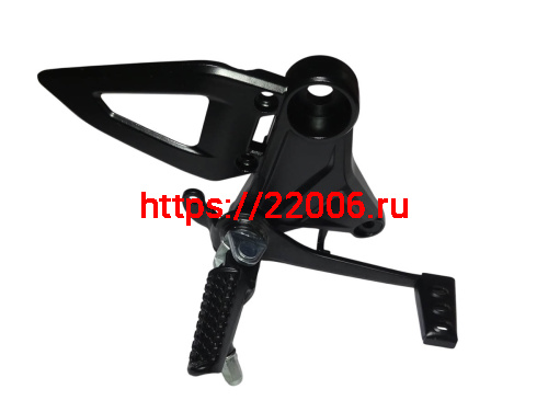 Подножка водителя HIRO 250 правая, в сборе с кронштейном и педалью тормоза (T2BP030109B00100)